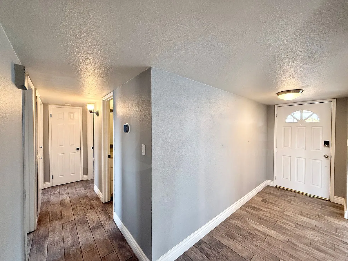 3 bed, 2.0 bath, 1426 sqft, $3,199 — Photo 3