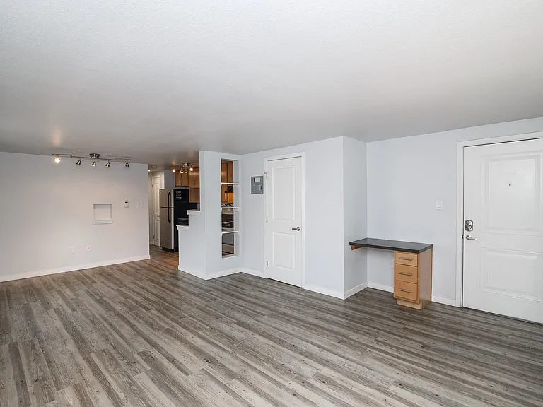 410 Delaware St — Photo 47