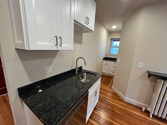 4th image of 1542 Commonwealth Ave #3