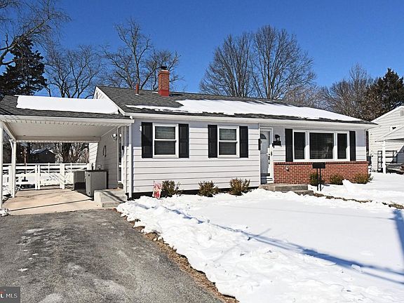 3rd image of 125 Colonial Ave W