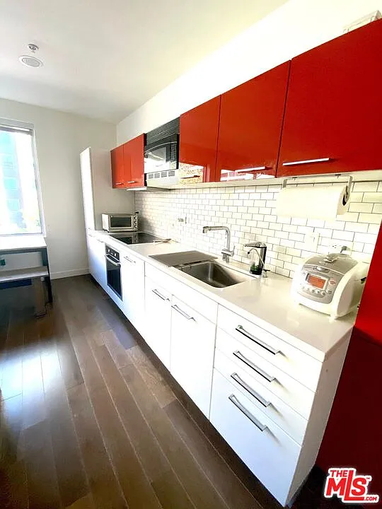 1 bed, 1.0 bath, 920 sqft, $2,700 — Photo 3