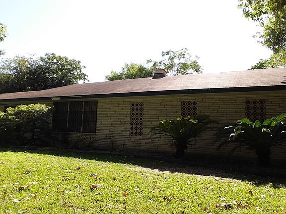 3rd image of 206 Meadowood Ln