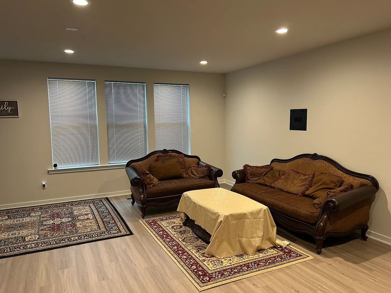 5 bed, 3010 sqft, $3,650 — Photo 3
