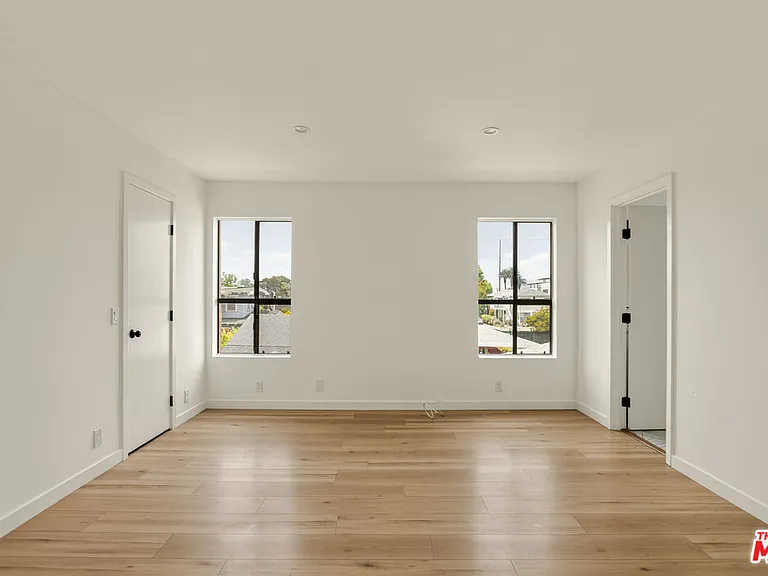 2020 Delaware Ave #7 — Photo 10
