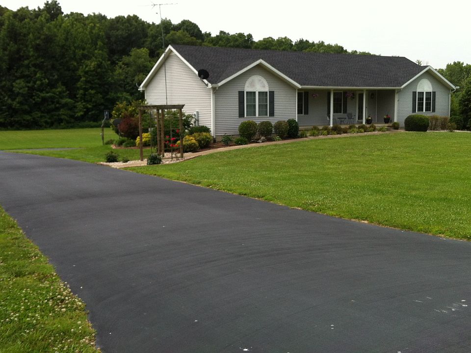 1st image of 14 Lakeview Ln