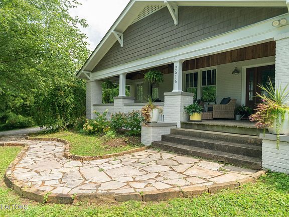 4th image of 2516 Maple Dr