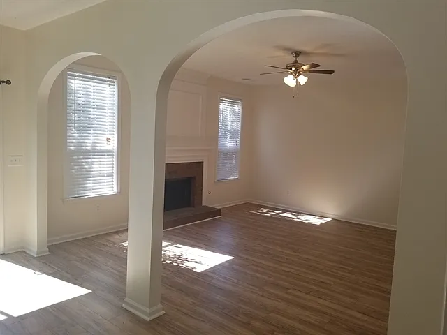 4 bed, 2.5 bath, 2500 sqft, $2,650 — Photo 4