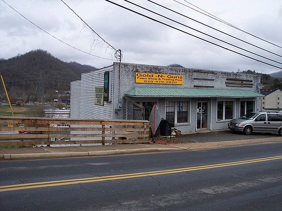 4th image of 156 E Main St