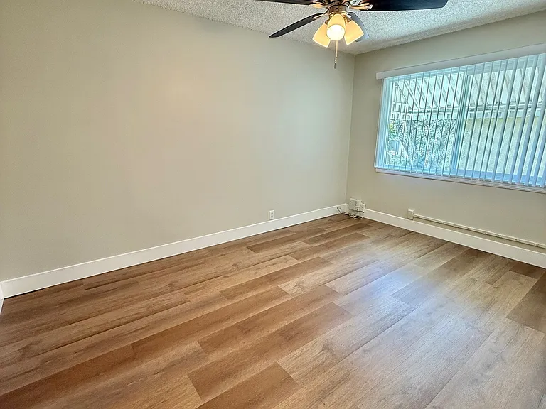 820 E San Antonio Dr — Photo 10