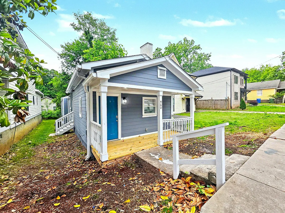 Building Photo - 960 Sims St SW