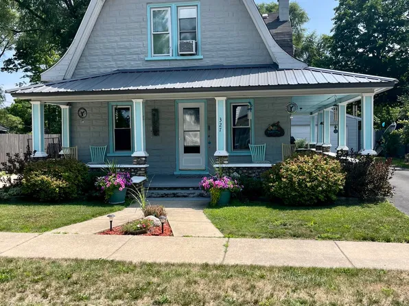 327 S Hemlock St, Evart, MI 49631
