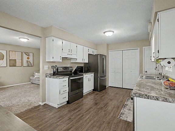 5th image of 225 10th St SE