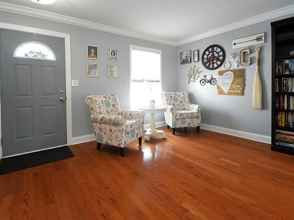 3rd image of 1019 Bayhill Ln
