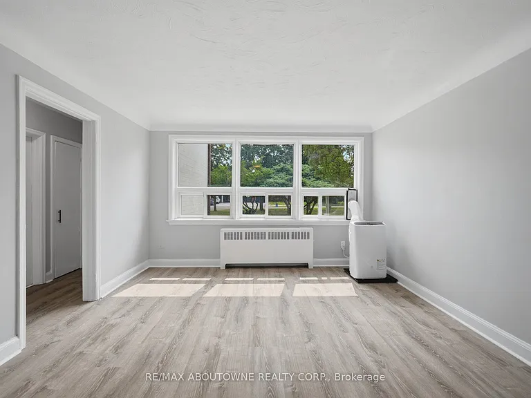 1037 Churchill Ave #1 — Photo 10