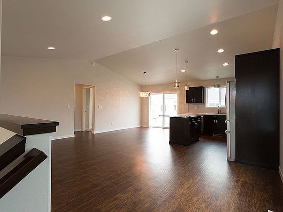 3rd image of 732 Albert Dr W