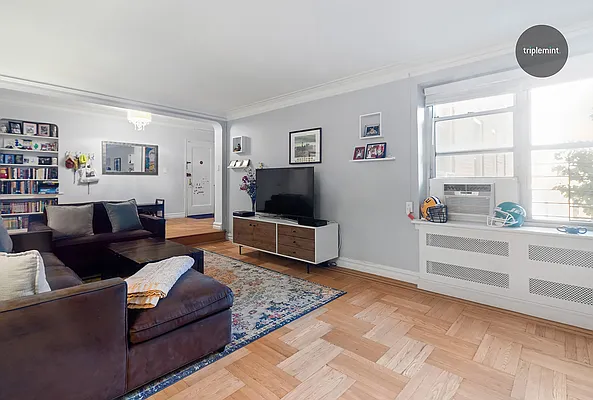 Sold by Triplemint | media 5