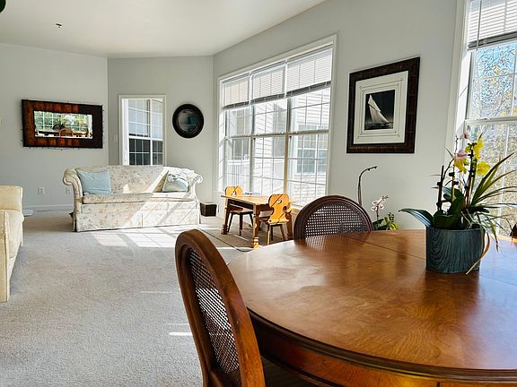 Sunny ,light and specious dining-living area.