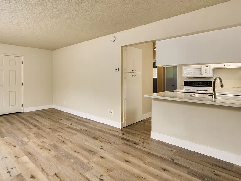 1500 Sheridan Ave — Photo 3