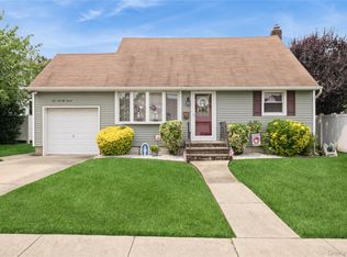 177 9th St, Bethpage, NY 11714