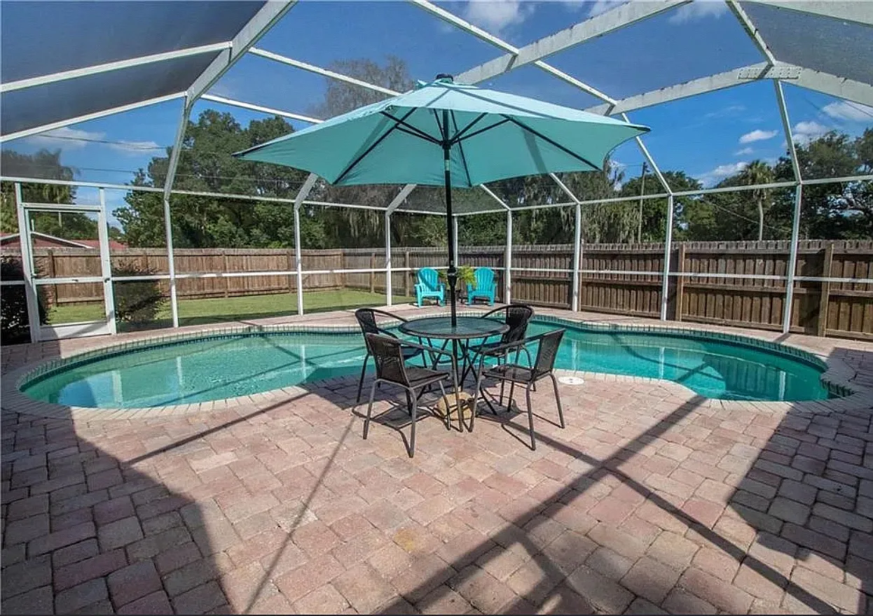 3 bed, 2098 sqft, $2,550 — Photo 1