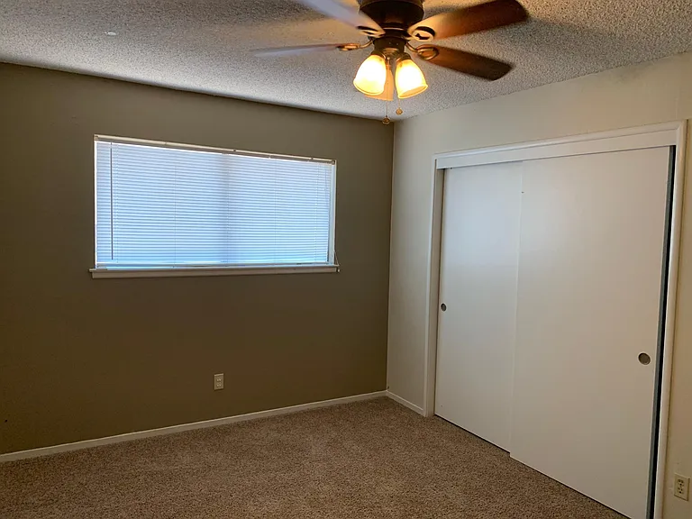 1432 E Paul Ave — Photo 8
