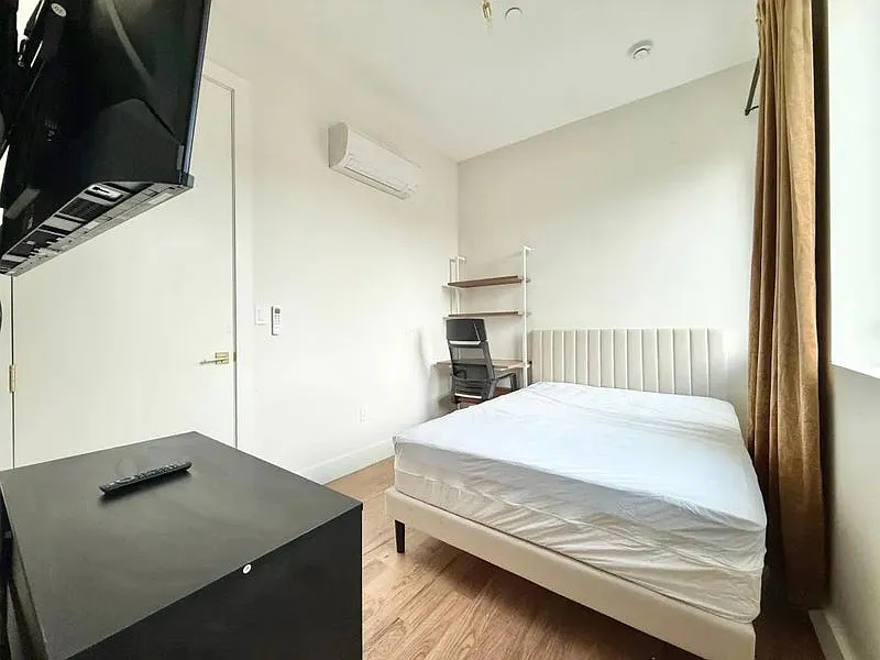 980 Kent Ave #4B-238