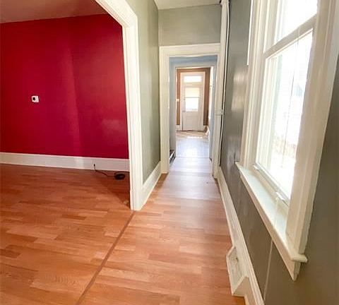 4th image of 218 Foster St