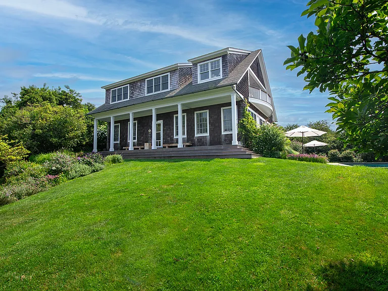 56 Seaview Ave — Photo 2