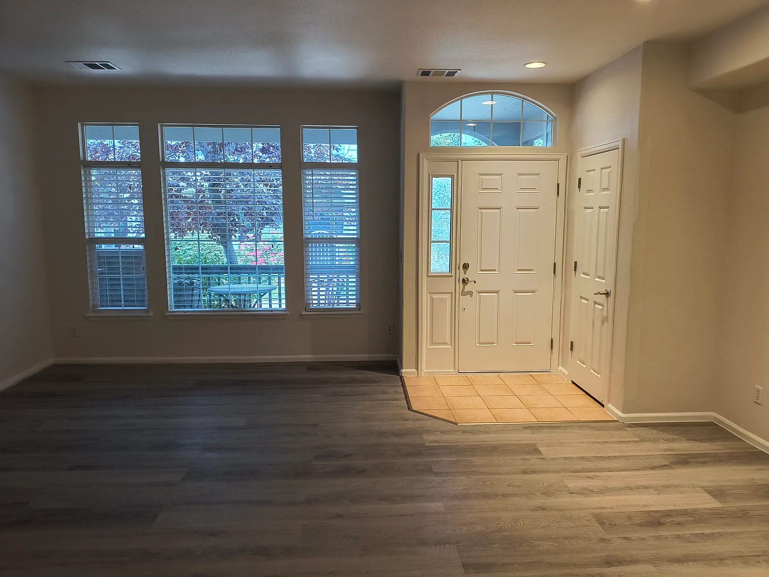 3 bed, 2.5 bath, 1547 sqft, $2,700 — Photo 3