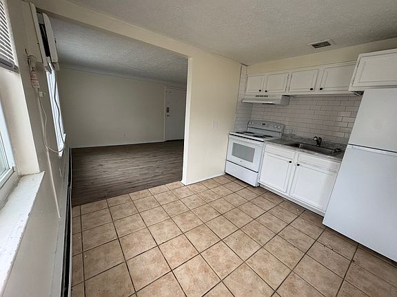 3rd image of 717 Elliott Ave APT 3