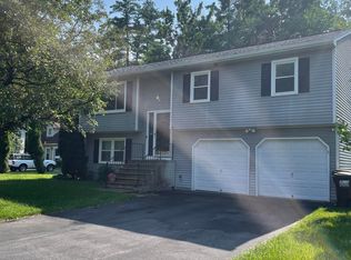 14 Holland Ct, Glenmont, NY 12077