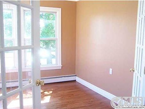 3rd image of 23 Harrington Dr S