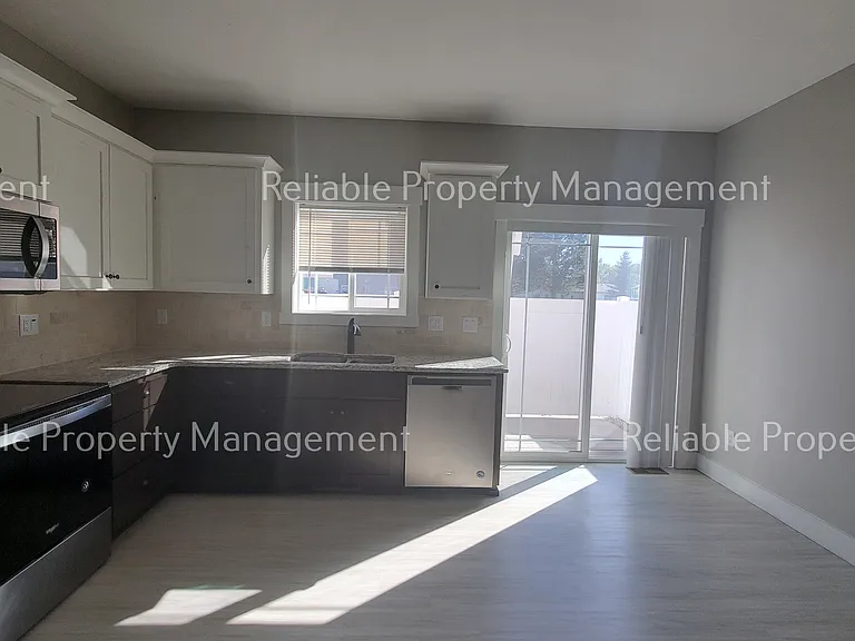 656 Saturn Ave #A — Photo 6
