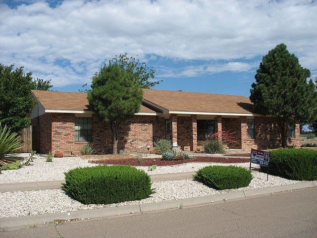 1st image of 1404 Hall Dr
