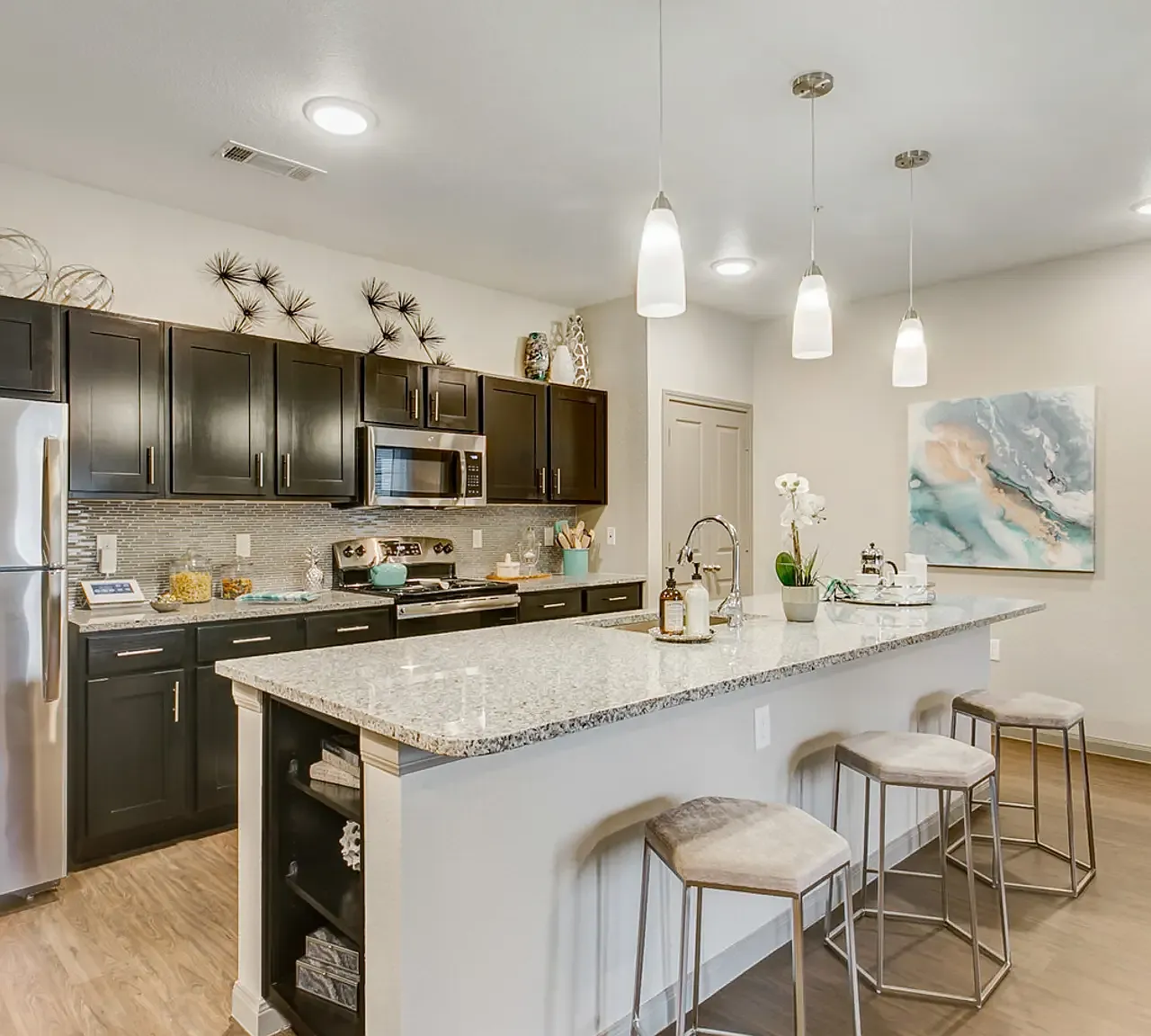 1 bed, 1.0 bath, 732 sqft, $950 — Photo 2