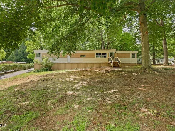 151 Hallborough Dr, Jonesborough, TN 37659
