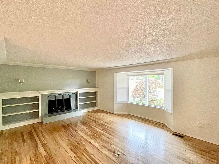 13807 NE 76th St — Photo 3