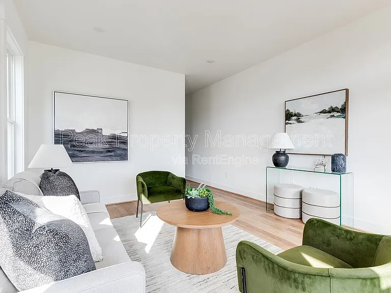 211 E 15th St — Photo 9