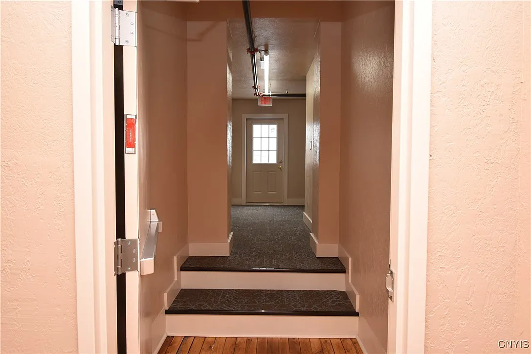 Studio, 1.0 bath, 800 sqft, $975 — Photo 2