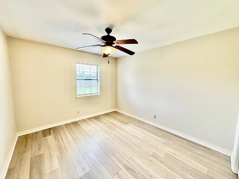 2311 W Willow St — Photo 24