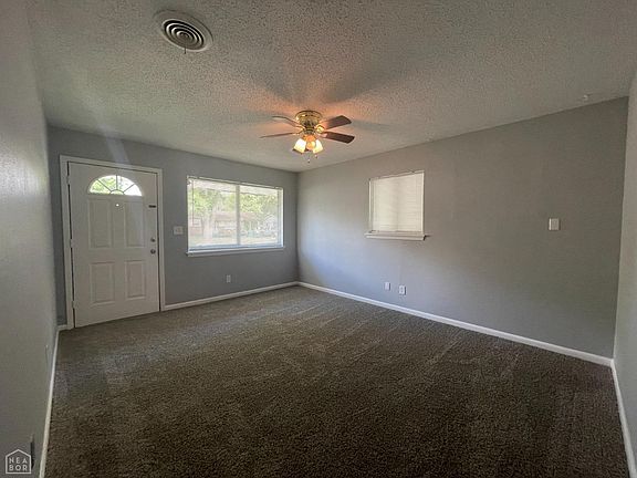 3rd image of 1109 Logan Ln