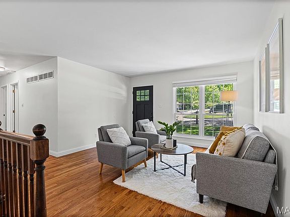 2nd image of 795 Creekwood Manor Ct