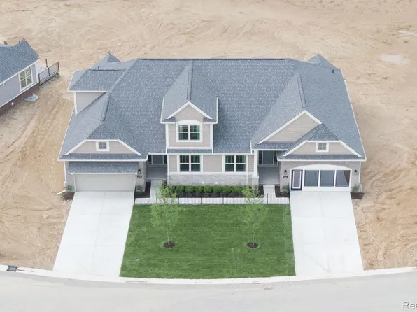 3751 Chatham Pl, Brighton, MI 48114