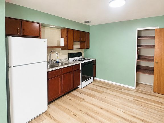 3rd image of 6646 Arsenal St #1E