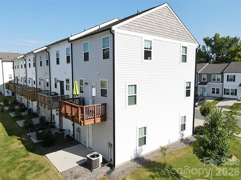 11005 Woodland Creek Way — Photo 10