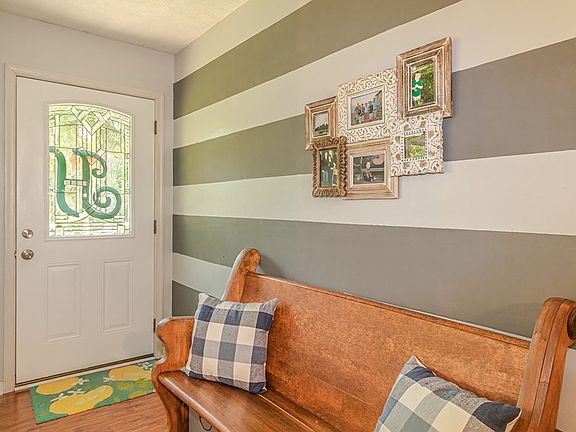 3rd image of 297 Lynns Ln
