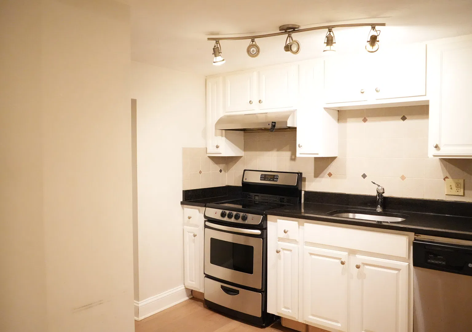 2 bed, $2,100 — Photo 2