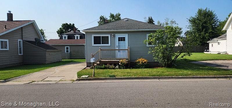 1st image of 115 Gladys St