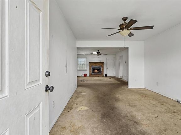 4th image of 1012 Sir Gawaine Dr