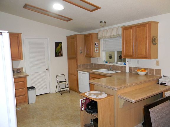 5th image of 24414 University Ave Space 138